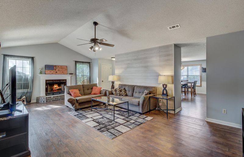 142 Kingsbridge Dr, Goose Creek, SC 29445
