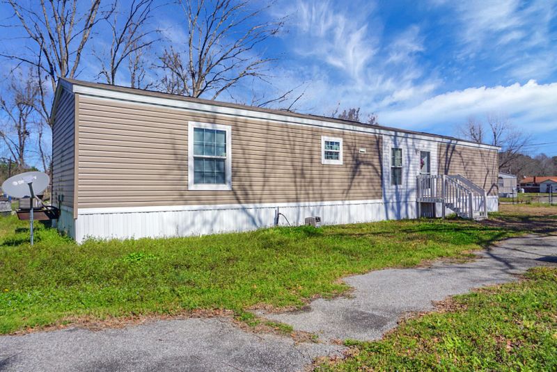 108 Palmetto Rd, Saint Stephen, SC 29479