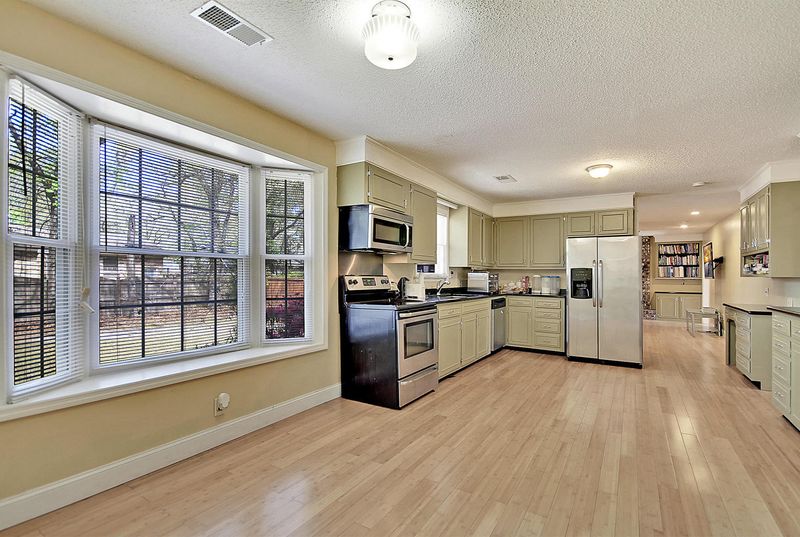 1324 Marvin Ave, Charleston, SC 29407