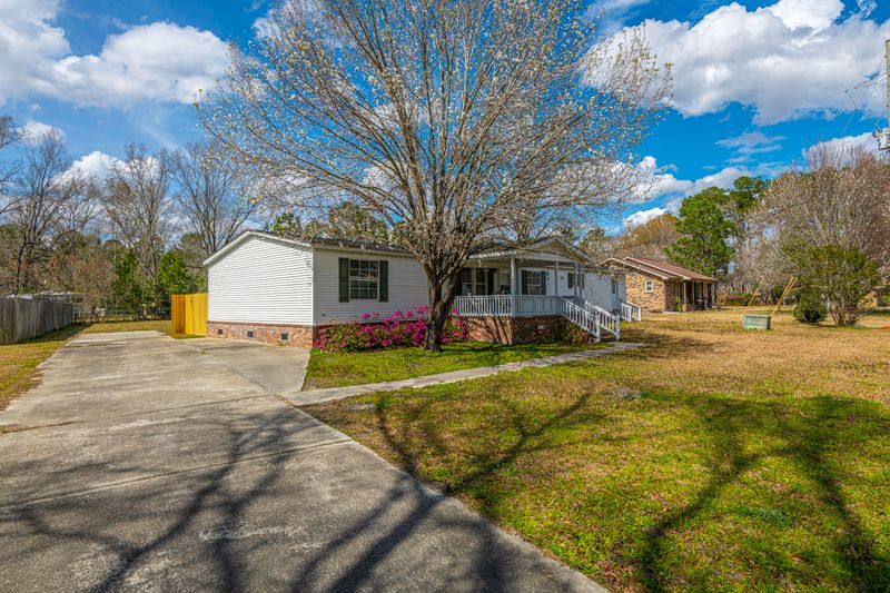 127 Elrod Dr, Goose Creek, SC 29445