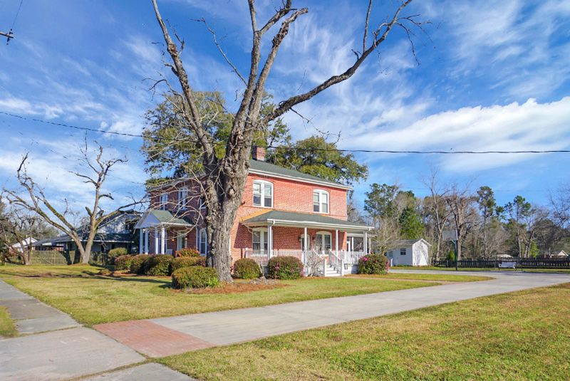 179 E Main St, Harleyville, SC 29448