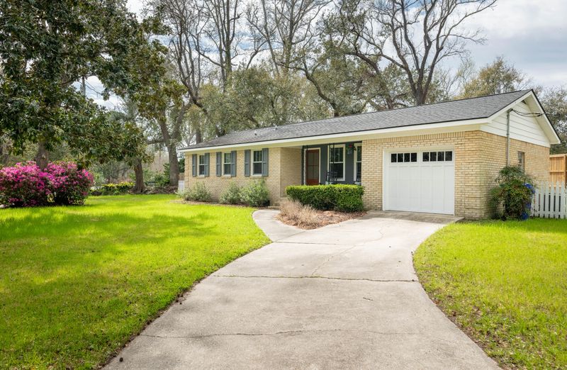 1470 Heather Dr, Mount Pleasant, SC 29464
