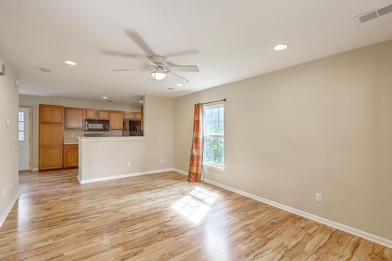8772 Red Oak Dr, North Charleston, SC 29406