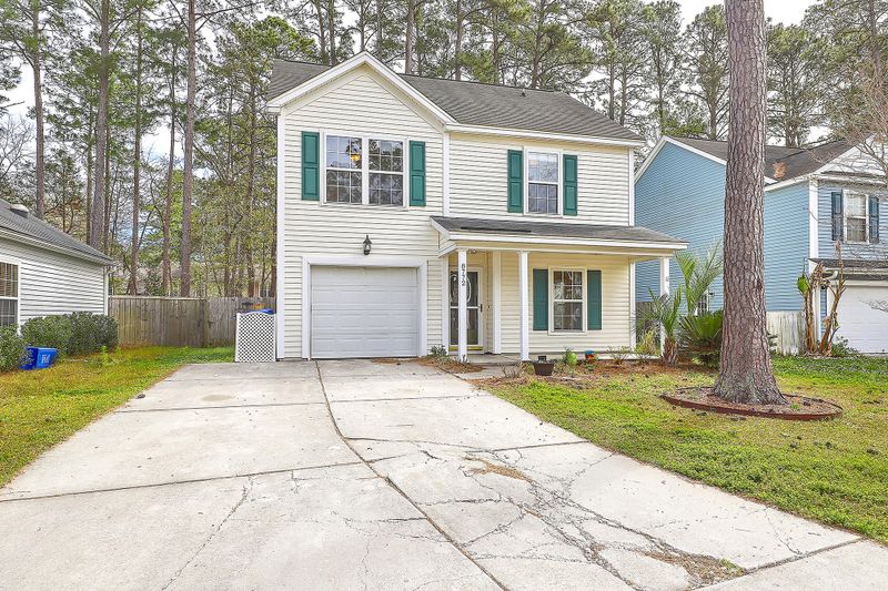 8772 Red Oak Dr, North Charleston, SC 29406