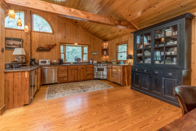 544 Romain Rd, Mcclellanville, SC 29458