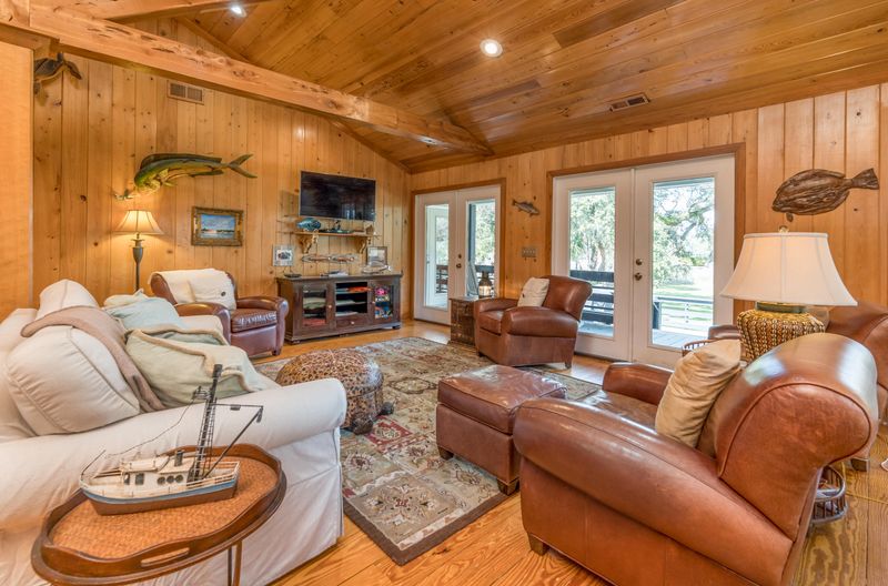 544 Romain Rd, Mcclellanville, SC 29458