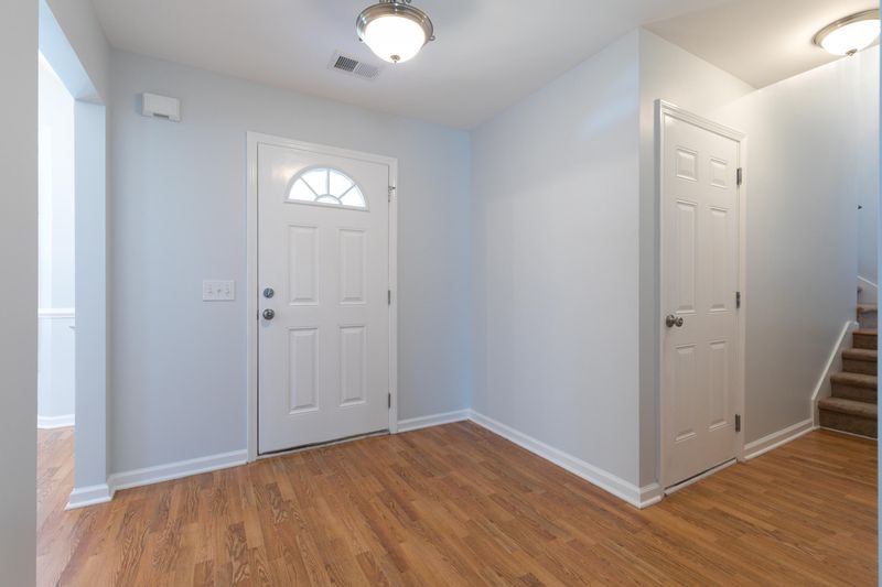 1733 W Sandcroft Dr, Charleston, SC 29407