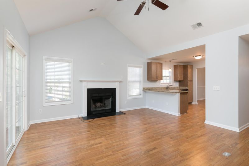1733 W Sandcroft Dr, Charleston, SC 29407