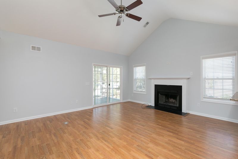 1733 W Sandcroft Dr, Charleston, SC 29407