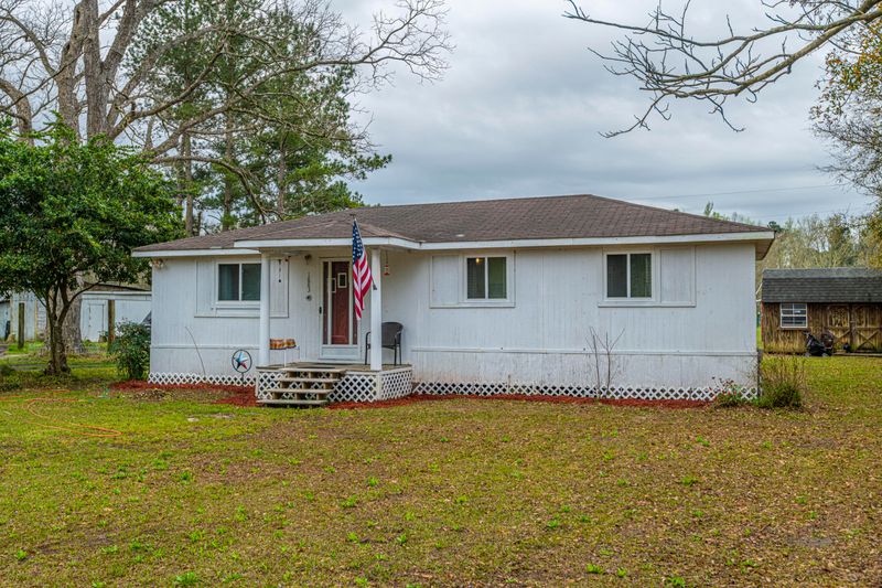 1883 Fish Rd, Ridgeville, SC 29472