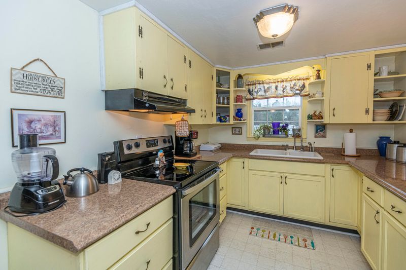 1883 Fish Rd, Ridgeville, SC 29472