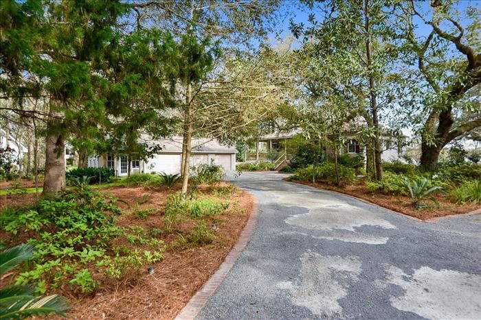 1929 Ronlin Farm Rd, Awendaw, SC 29429