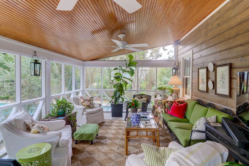 833 Pitt St, Mount Pleasant, SC 29464