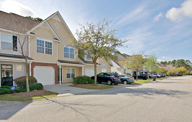 601 Poplar Grove Pl, Summerville, SC 29483
