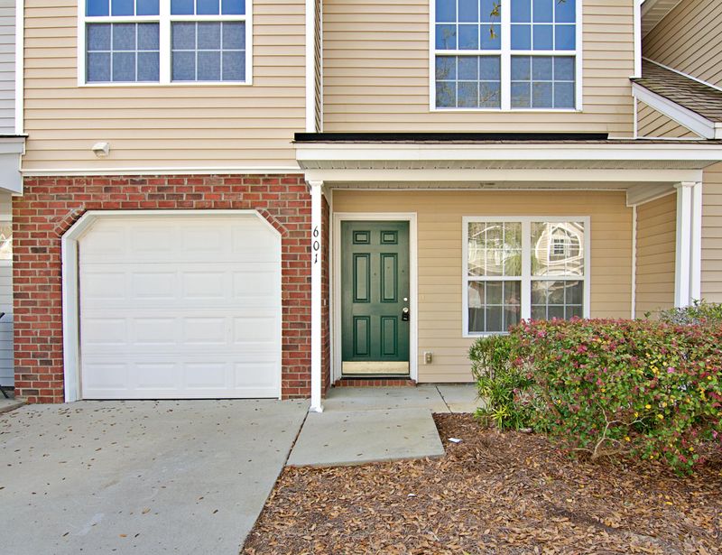 601 Poplar Grove Pl, Summerville, SC 29483