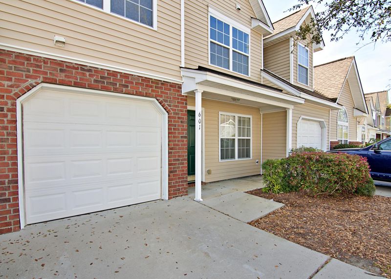 601 Poplar Grove Pl, Summerville, SC 29483