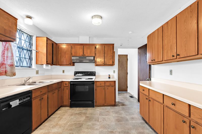 802 1st Bend Rd, Harleyville, SC 29448