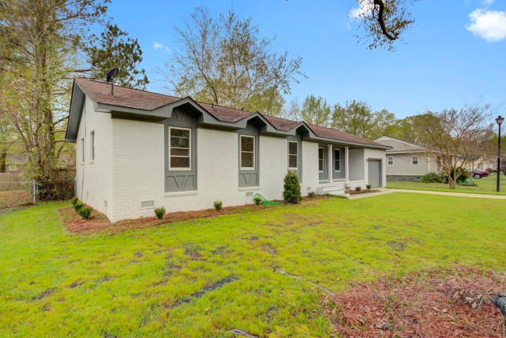 411 Oxford Rd, Ladson, SC 29456