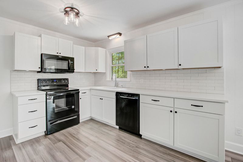 411 Oxford Rd, Ladson, SC 29456