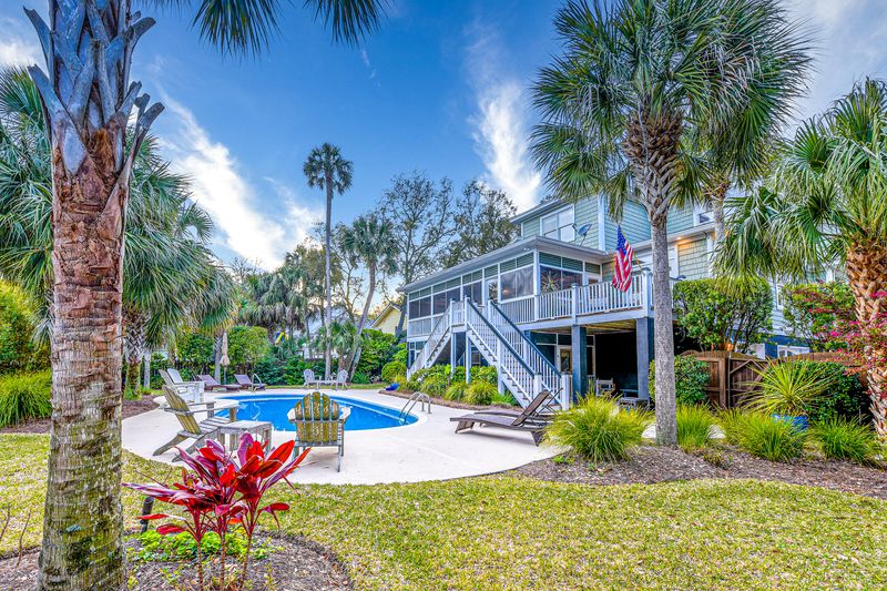 242 Forest Trl, Isle Of Palms, SC 29451