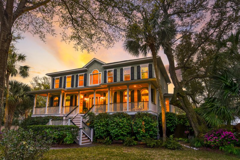 242 Forest Trl, Isle Of Palms, SC 29451