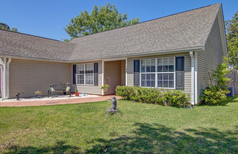 106 Egret Ln, Goose Creek, SC 29445