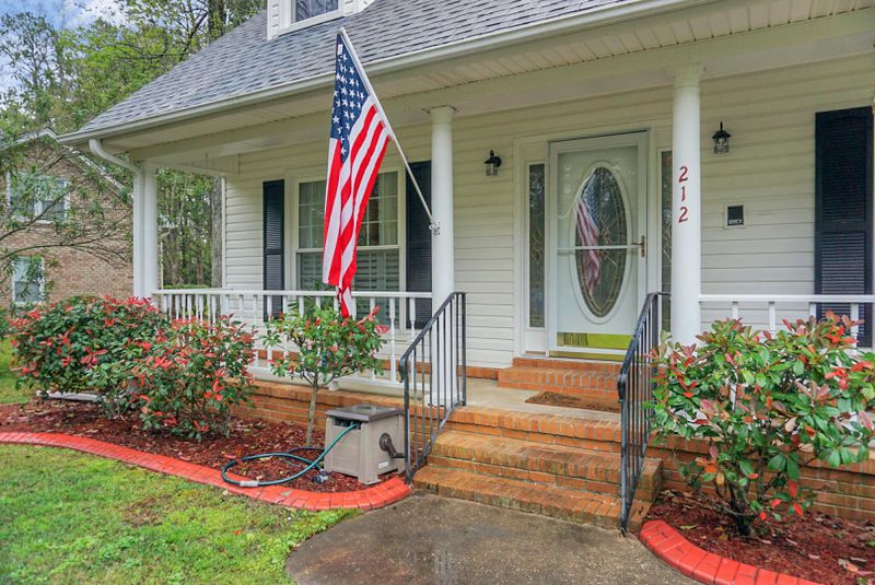 212 Stratford Dr, Summerville, SC 29485