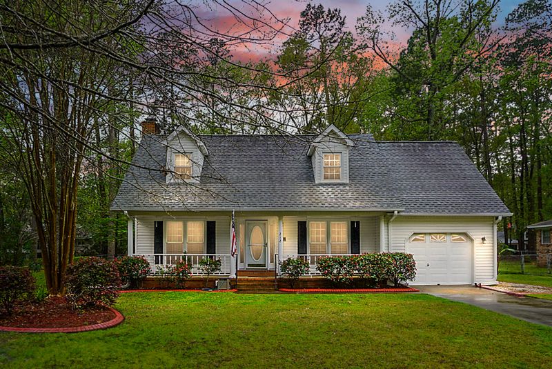 212 Stratford Dr, Summerville, SC 29485