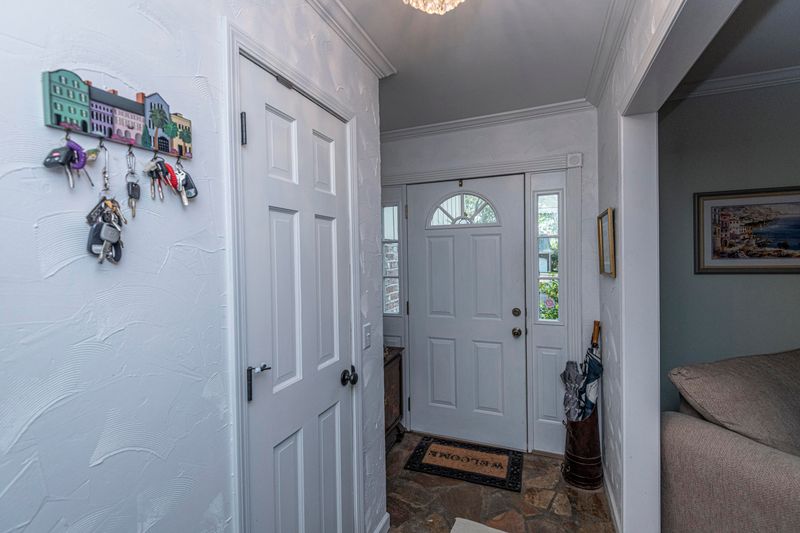 103 Lakeview Dr, Summerville, SC 29485