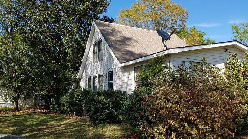140 Dawsey Dr, Bonneau, SC 29431