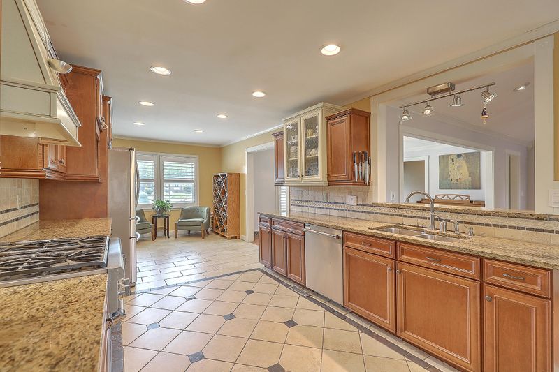 964 Orange Grove Rd, Charleston, SC 29407