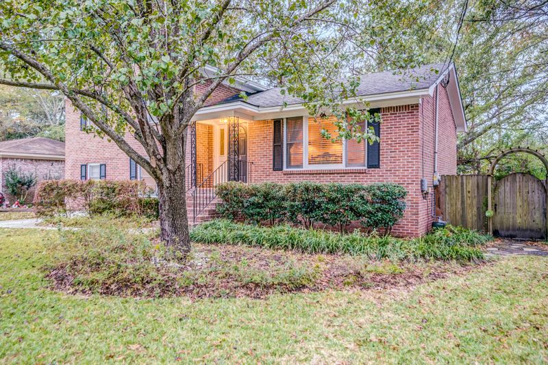 2068 Bishop Dr, Charleston, SC 29414