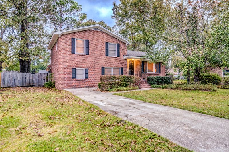 2068 Bishop Dr, Charleston, SC 29414