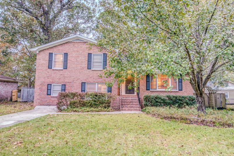 2068 Bishop Dr, Charleston, SC 29414