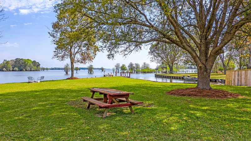 1208 Longpoint Rd, Cross, SC 29436