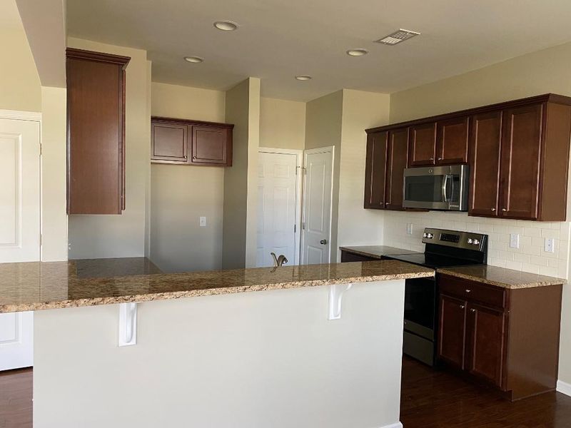226 Swamp Creek Ln, Moncks Corner, SC 29461