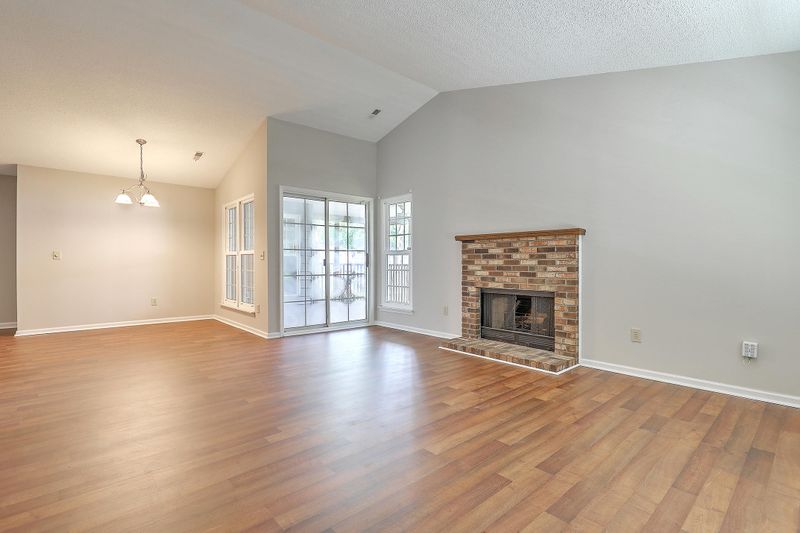 105 Tanager St, Summerville, SC 29483