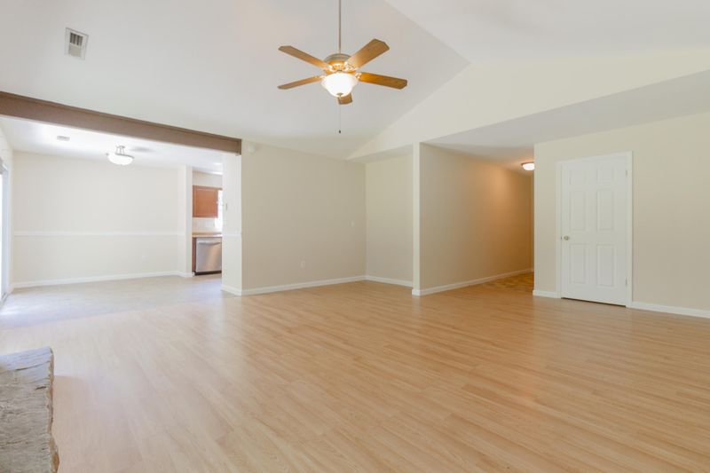 2800 Chicopee Dr, North Charleston, SC 29420