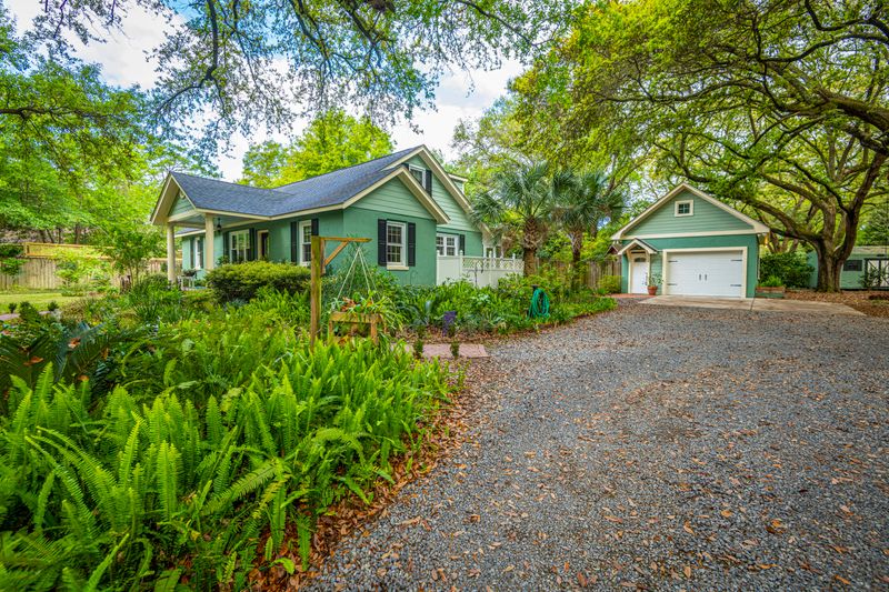 1647 Carterett Ave, Charleston, SC 29407