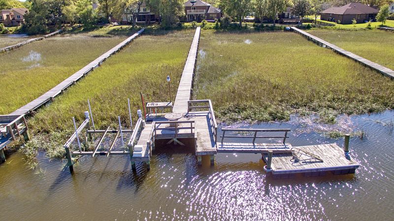 16 Held Cir, Charleston, SC 29412