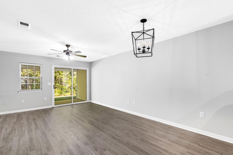 502 Yellow Hawthorn Cir, Summerville, SC 29483