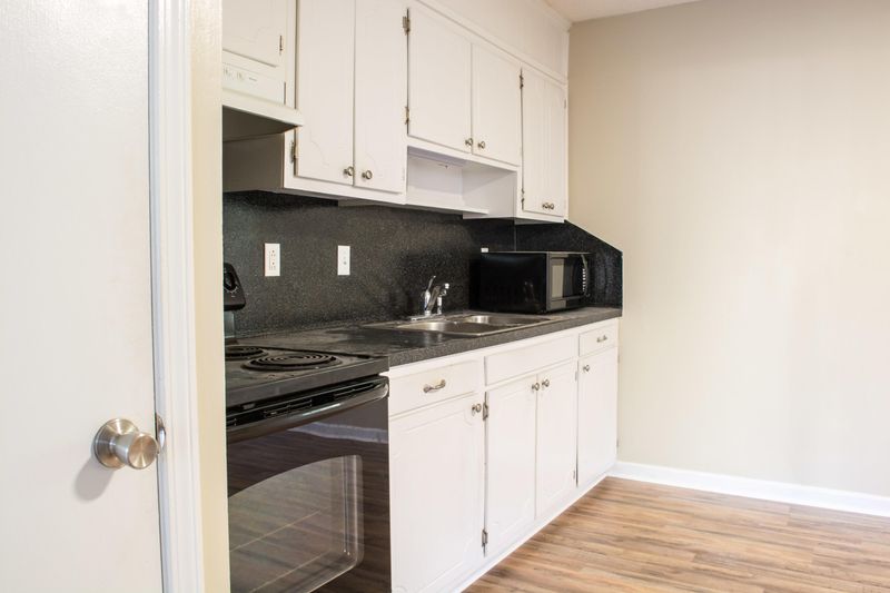 568 Orangeburg Rd, Summerville, SC 29483