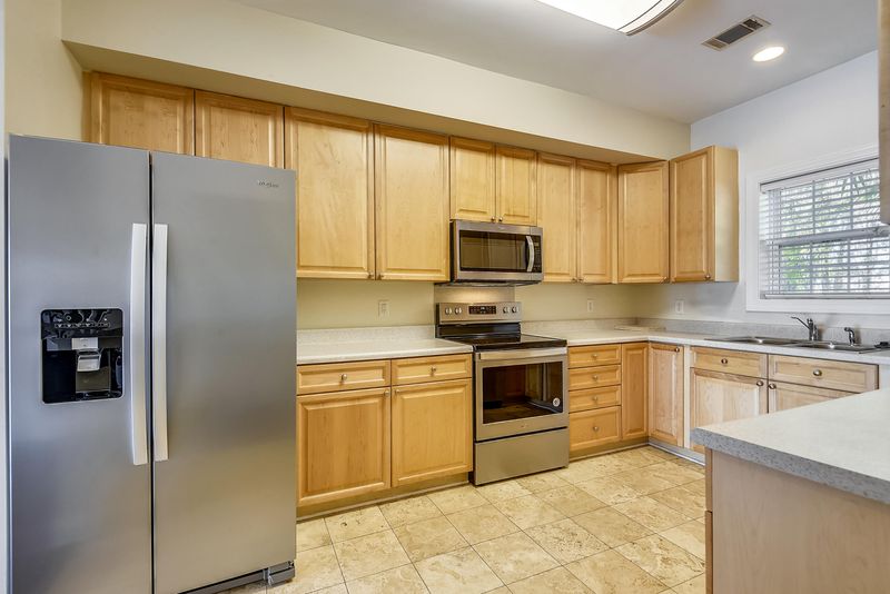 4947 Lake Palmetto Ln, North Charleston, SC 29418