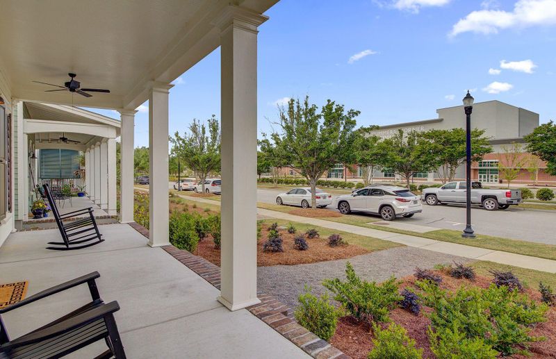 215 Gnarly Oak Ln, Summerville, SC 29485