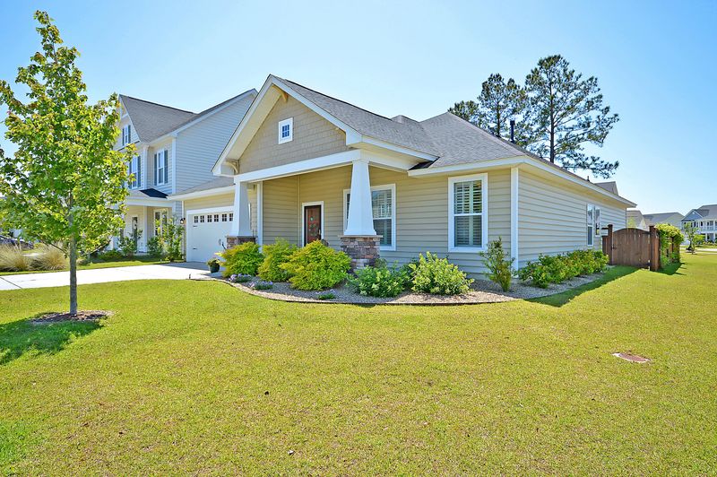 325 Fox Ridge Ln, Moncks Corner, SC 29461