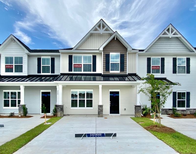 222 Swallowtail Ln, Goose Creek, SC 29445