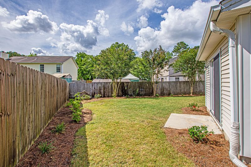 8429 Old Carriage Ct, North Charleston, SC 29420
