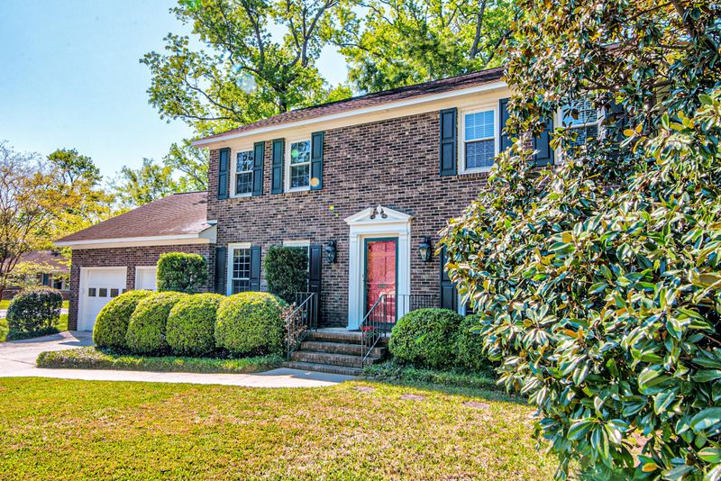 3 Buckingham Dr, Charleston, SC 29407