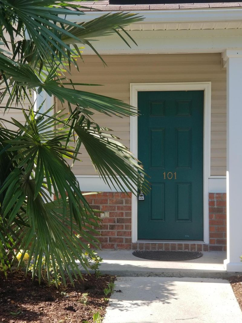 101 Chinquapin Dr, Summerville, SC 29485