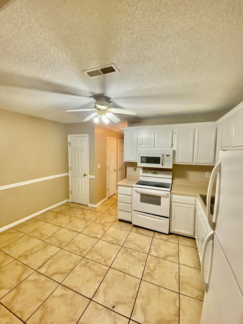 6239 Lucille Dr #17-F, North Charleston, SC 29406
